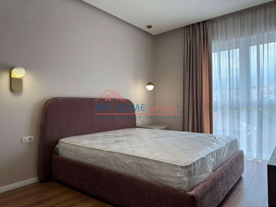 Tirane, jepet me qera apartament 1+1+Ballkon Kati 3, 75 m² 750 € (Shkolla e Kuqe)