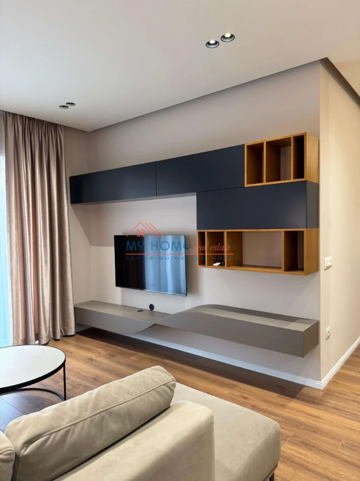 Tirane, jepet me qera apartament 1+1+Ballkon Kati 3, 75 m² 750 € (Shkolla e Kuqe)