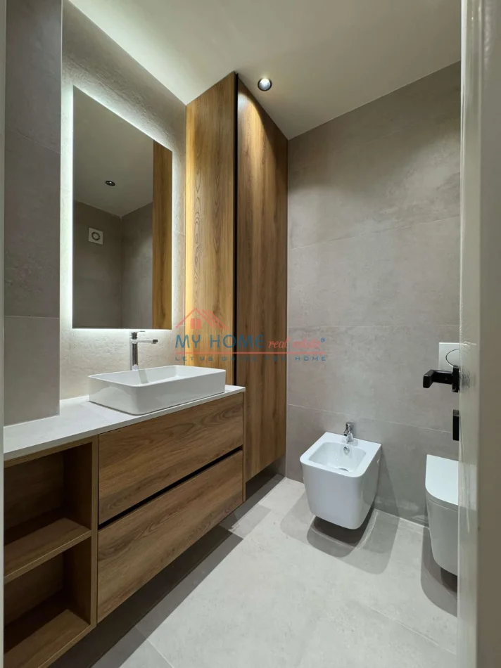 Tirane, jepet me qera apartament 1+1+Ballkon Kati 3, 75 m² 750 € (Shkolla e Kuqe)