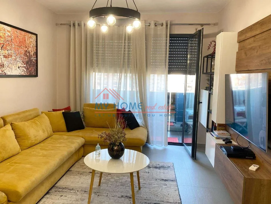 Tirane, jepet me qera apartament 1+1+Ballkon Kati 7, 68 m² 850 € (Rruga Gjik Kuqali)