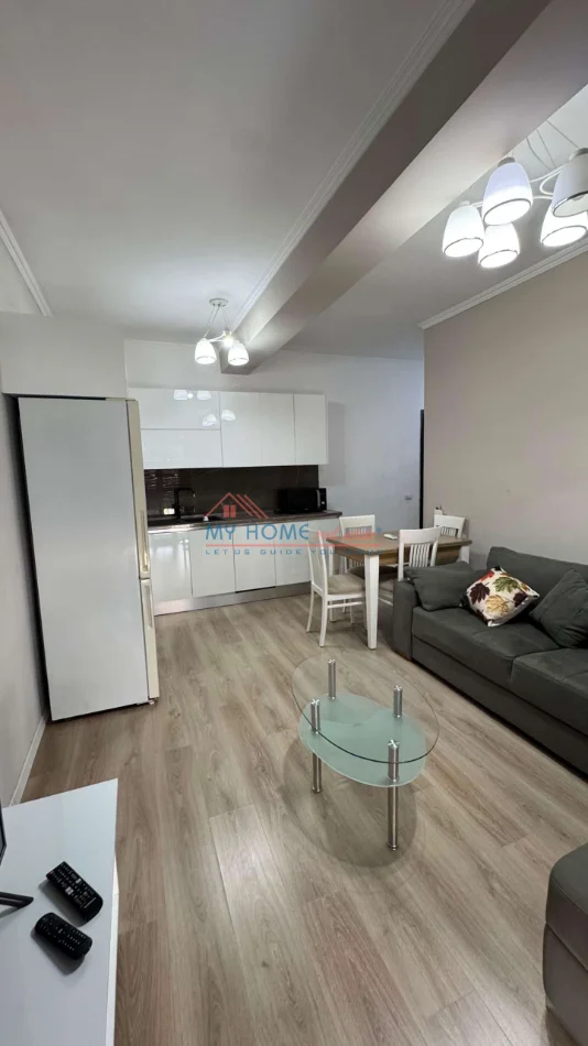 Tirane, jepet me qera apartament 1+1+Ballkon Kati 6, 64 m² 600 € (Brryli)