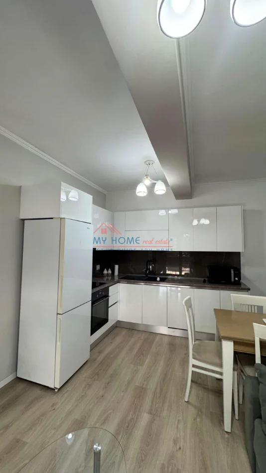 Tirane, jepet me qera apartament 1+1+Ballkon Kati 6, 64 m² 600 € (Brryli)