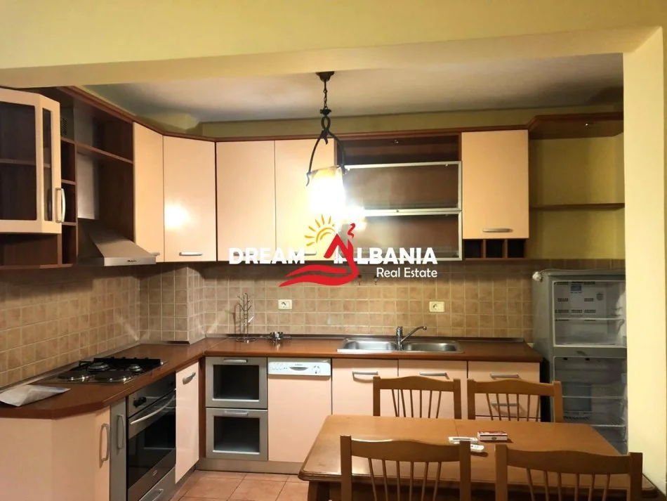 Tirane, jepet me qera apartament 1+1+Ballkon Kati 6, 70 m² 550 € (Te Ish-Parku rruga Vace Zela)