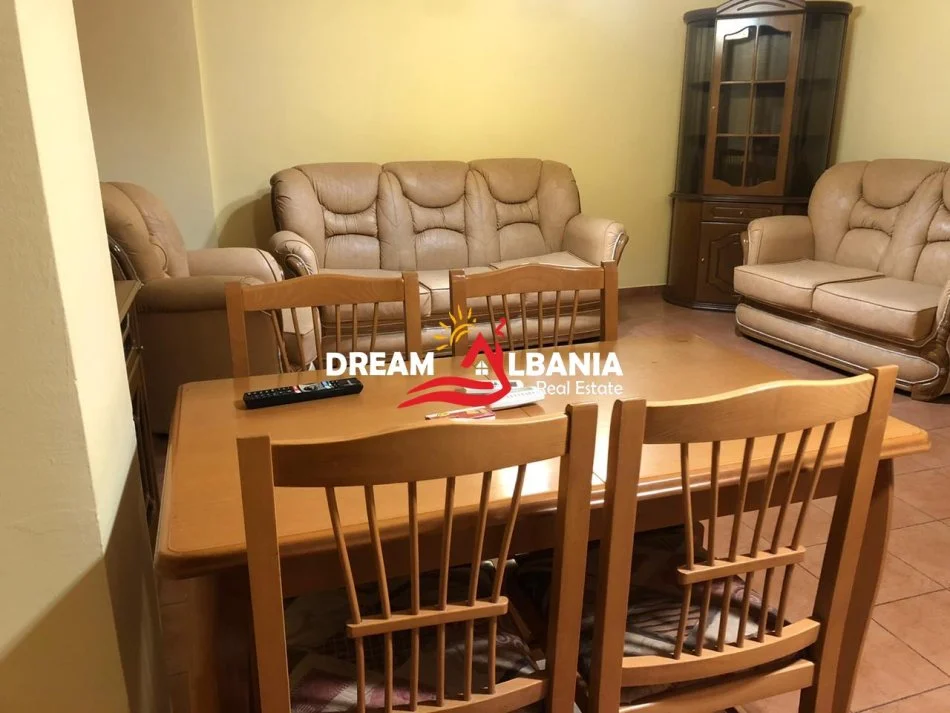 Tirane, jepet me qera apartament 1+1+Ballkon Kati 6, 70 m² 550 € (Te Ish-Parku rruga Vace Zela)