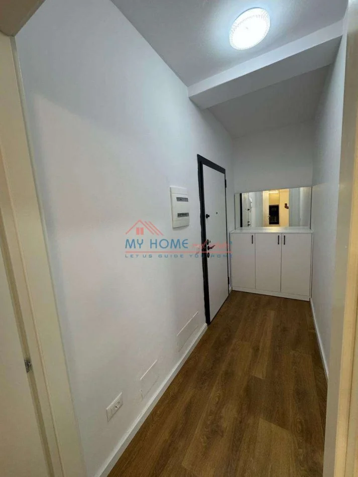 Tirane, jepet me qera apartament 1+1+Ballkon Kati 8, 80 m² 570 € (Bulevardi i Ri)