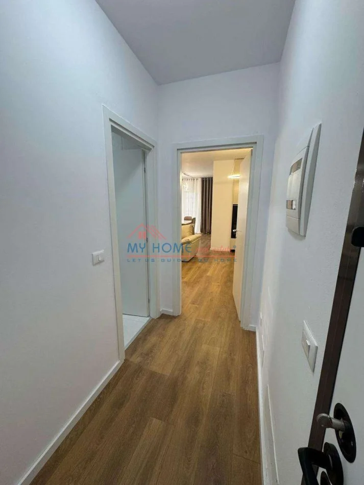 Tirane, jepet me qera apartament 1+1+Ballkon Kati 8, 80 m² 570 € (Bulevardi i Ri)