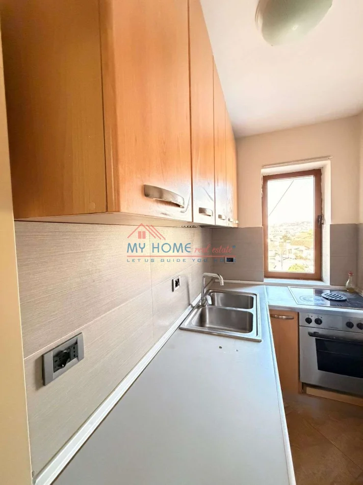 Tirane, jepet me qera apartament 1+1+Ballkon Kati 3, 55 m² 420 € (Kinostudio)