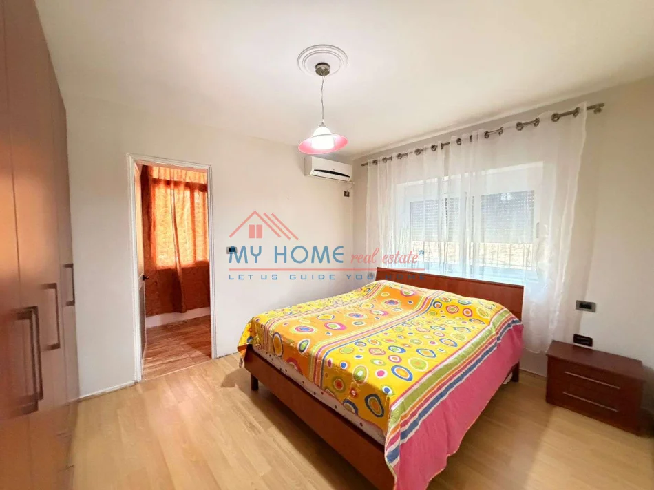 Tirane, jepet me qera apartament 1+1+Ballkon Kati 3, 55 m² 420 € (Kinostudio)