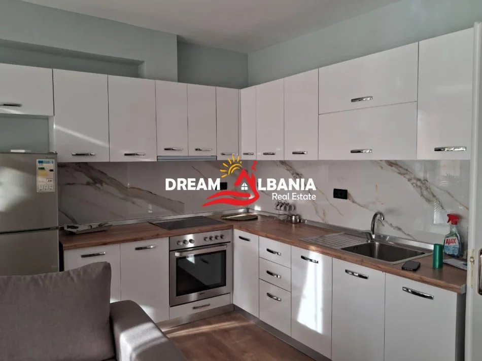 Tirane, jepet me qera apartament 1+1 , 55 m² 600 € (tek Rruga e Dibres prane Selvise)