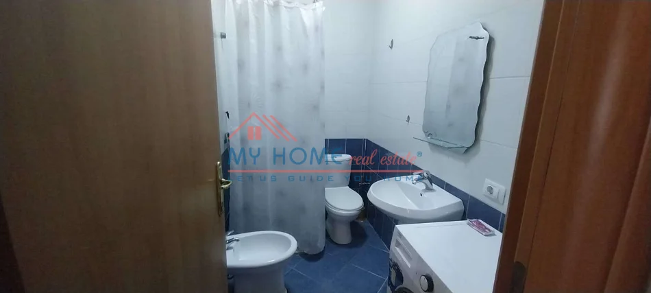 Tirane, jepet me qera apartament 1+1+Ballkon Kati 3, 60 m² 520 € (Rruga e Elbasanit)