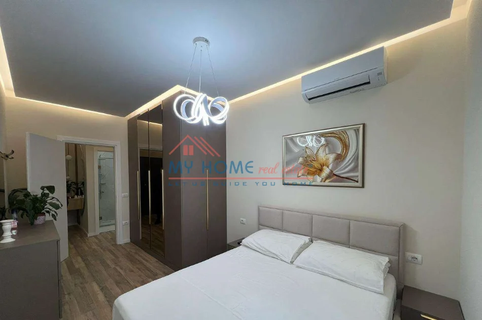 Tirane, jepet me qera apartament 1+1+Ballkon Kati 4, 70 m² 930 € (Rruga e Kosovareve)