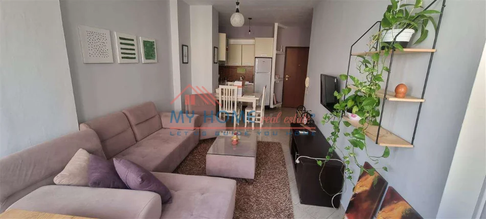 Tirane, jepet me qera apartament 1+1+Ballkon Kati 5, 53 m² 600 € (Rruga Riza Cerova)