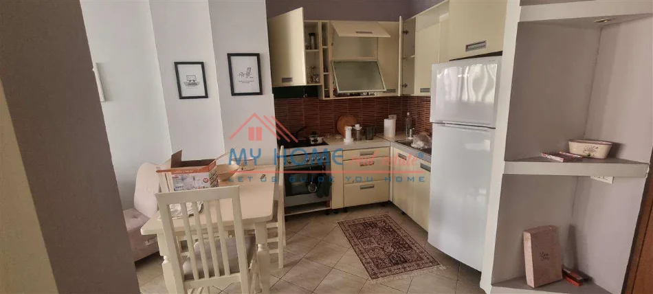 Tirane, jepet me qera apartament 1+1+Ballkon Kati 5, 53 m² 600 € (Rruga Riza Cerova)