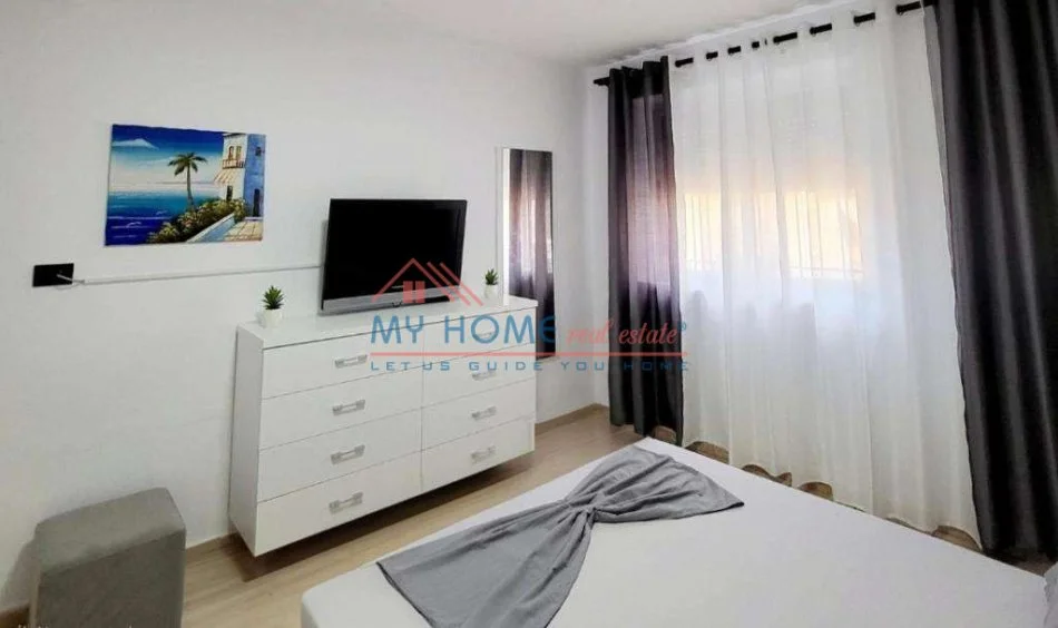 Tirane, jepet me qera apartament 1+1+Ballkon Kati 2, 60 m² 650 € (Shkolla e Kuqe)