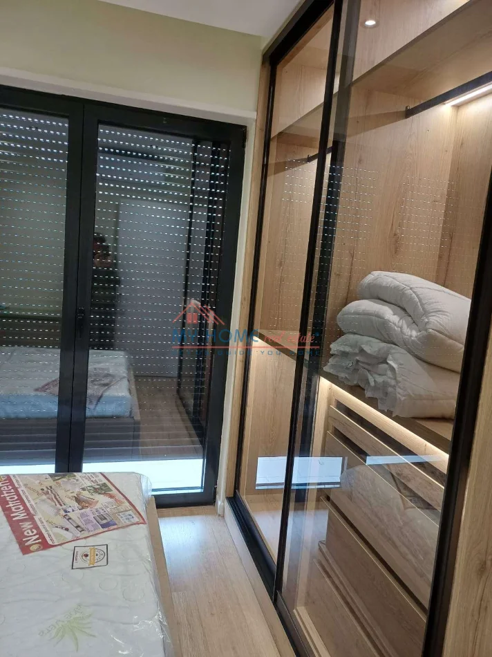 Tirane, jepet me qera apartament 1+1+Ballkon Kati 6, 55 m² 650 € (Rruga Karl Gega)