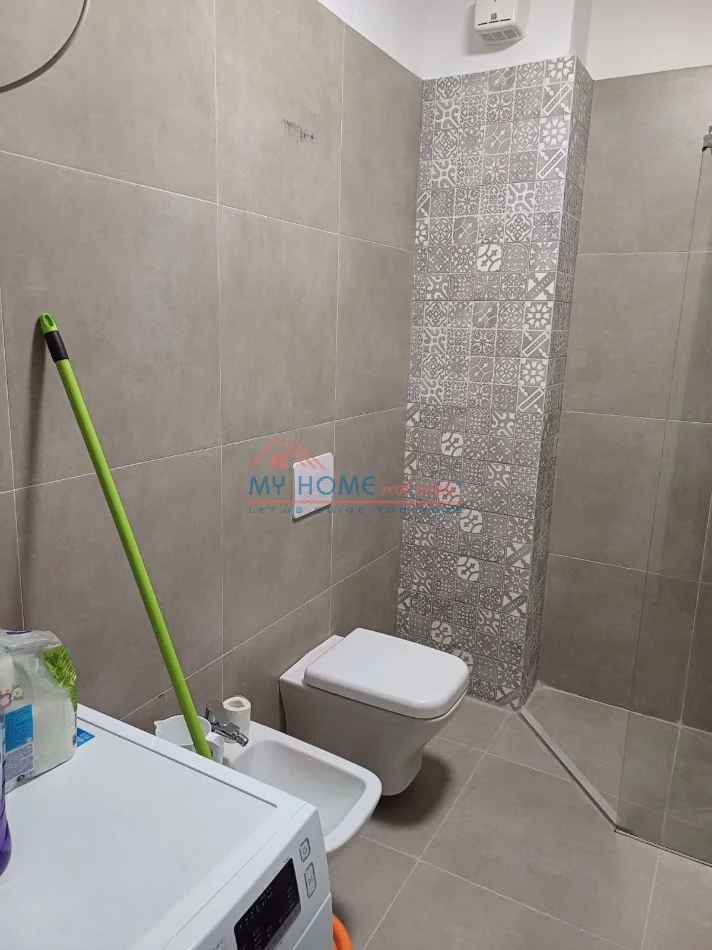 Tirane, jepet me qera apartament 1+1+Ballkon Kati 6, 55 m² 650 € (Rruga Karl Gega)