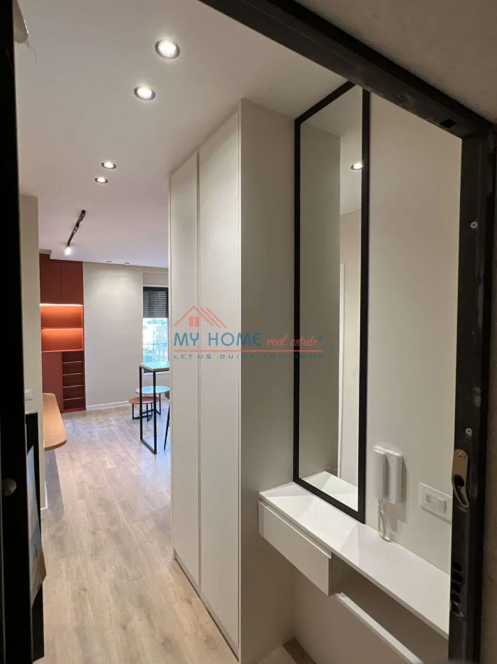 Tirane, jepet me qera apartament 1+1+Ballkon Kati 6, 55 m² 650 € (Rruga Karl Gega)