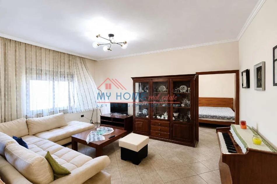 Tirane, jepet me qera apartament 1+1+Ballkon Kati 4, 70 m² 550 € (George W Bush)
