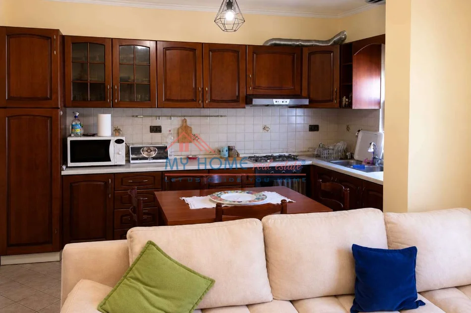 Tirane, jepet me qera apartament 1+1+Ballkon Kati 4, 70 m² 550 € (George W Bush)