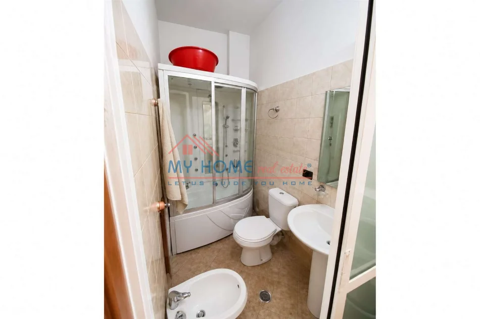 Tirane, jepet me qera apartament 1+1+Ballkon Kati 4, 70 m² 550 € (George W Bush)