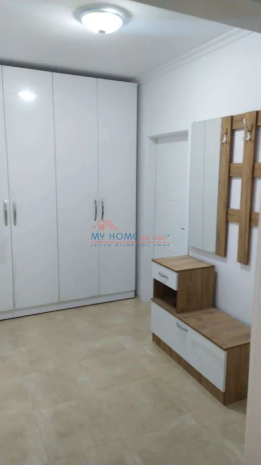 Tirane, jepet me qera apartament 1+1+Ballkon Kati 3, 60 m² 500 € (Rruga Sadik Petrela)