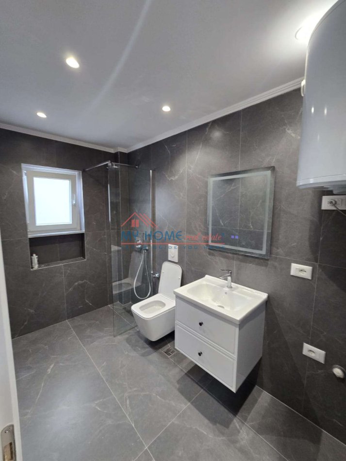 Tirane, shitet apartament 1+1+Ballkon Kati 4, 52 m² 108.000 € (Ali Demi)