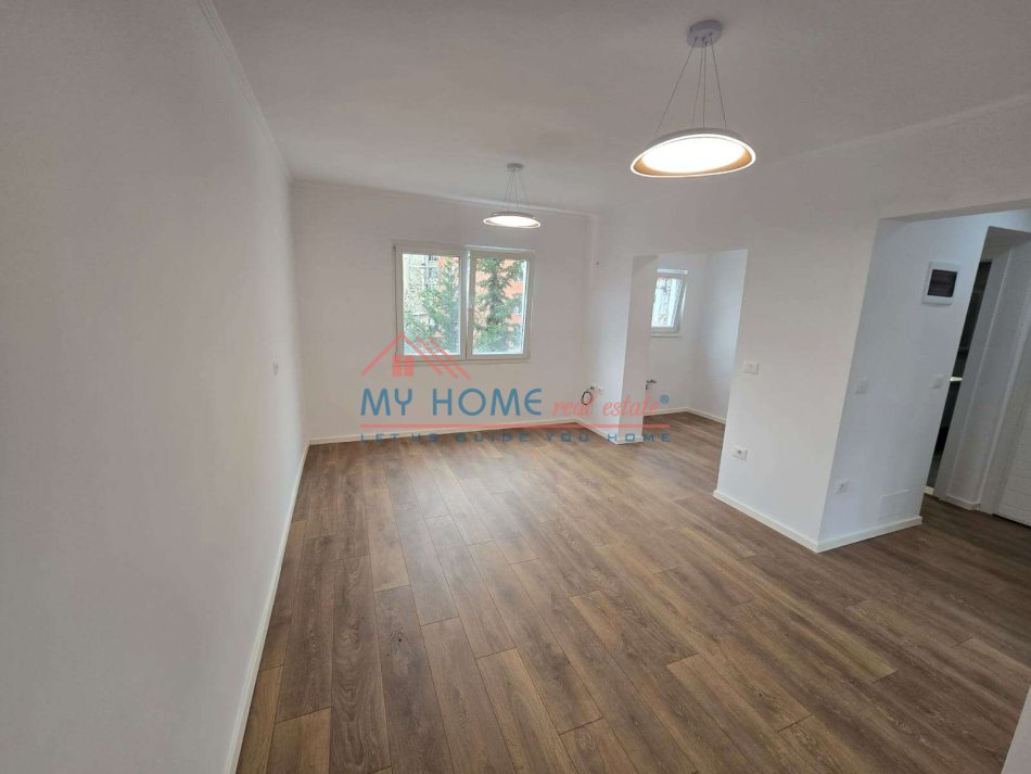 Tirane, shitet apartament 1+1+Ballkon Kati 4, 52 m² 108.000 € (Ali Demi)