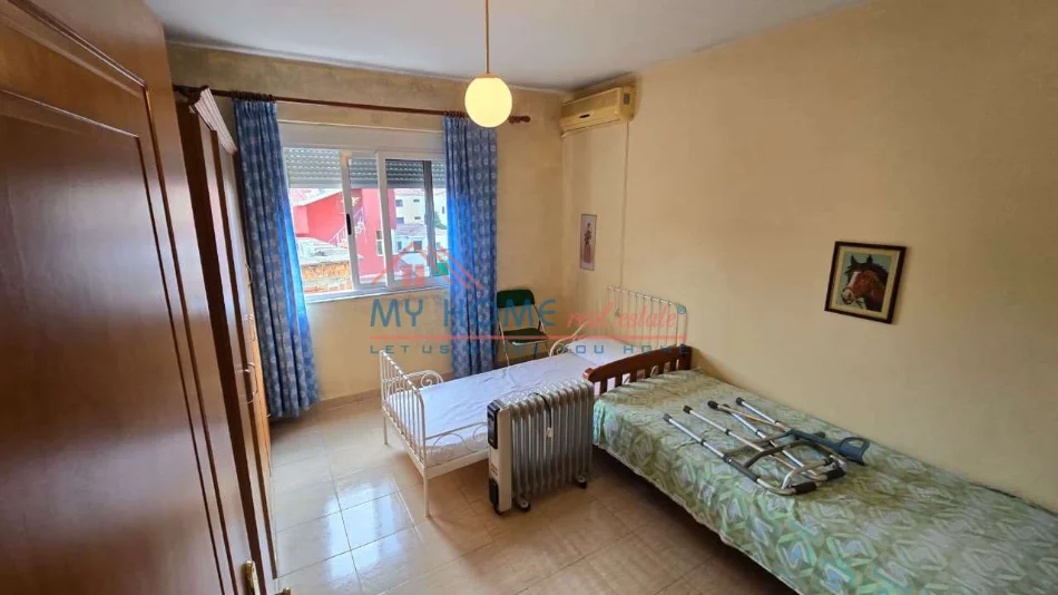 Tirane, jepet me qera apartament 1+1+Ballkon Kati 4, 54 m² 95.000 € (Ali Demi)