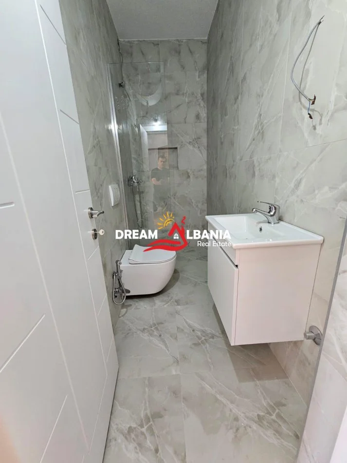 Tirane, shitet apartament 1+1 Kati 5, 49 m² 133.000 € (ne Rrugen e Kavajes, prane Xhamise)