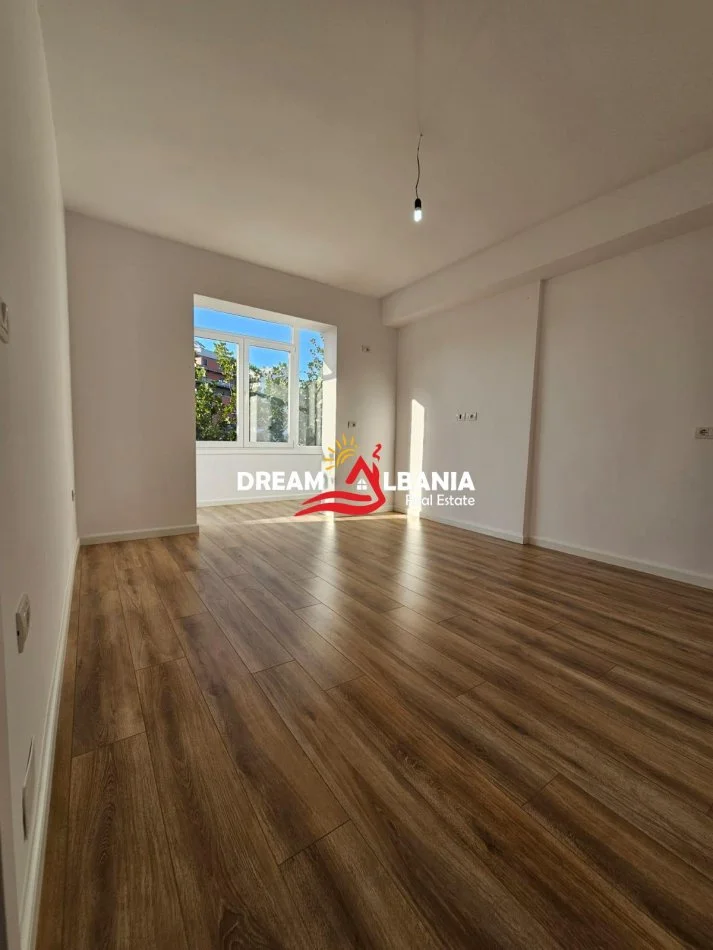 Tirane, shitet apartament 1+1 Kati 5, 49 m² 133.000 € (ne Rrugen e Kavajes, prane Xhamise)