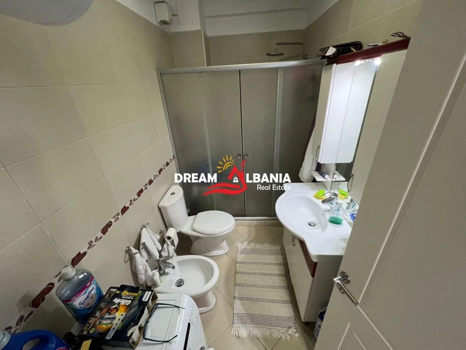 Tirane, jepet me qera apartament 1+1 , 76 m² 350 € (ne Fresk prane Restorant Qesarakes)