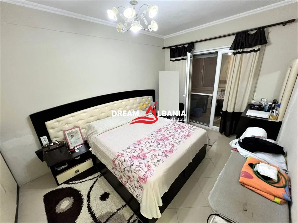 Tirane, jepet me qera apartament 1+1 , 76 m² 350 € (ne Fresk prane Restorant Qesarakes)