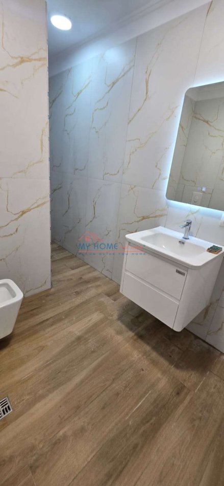 Tirane, shitet apartament 1+1+Ballkon Kati 1, 57 m² 137.000 € (Ali Demi)