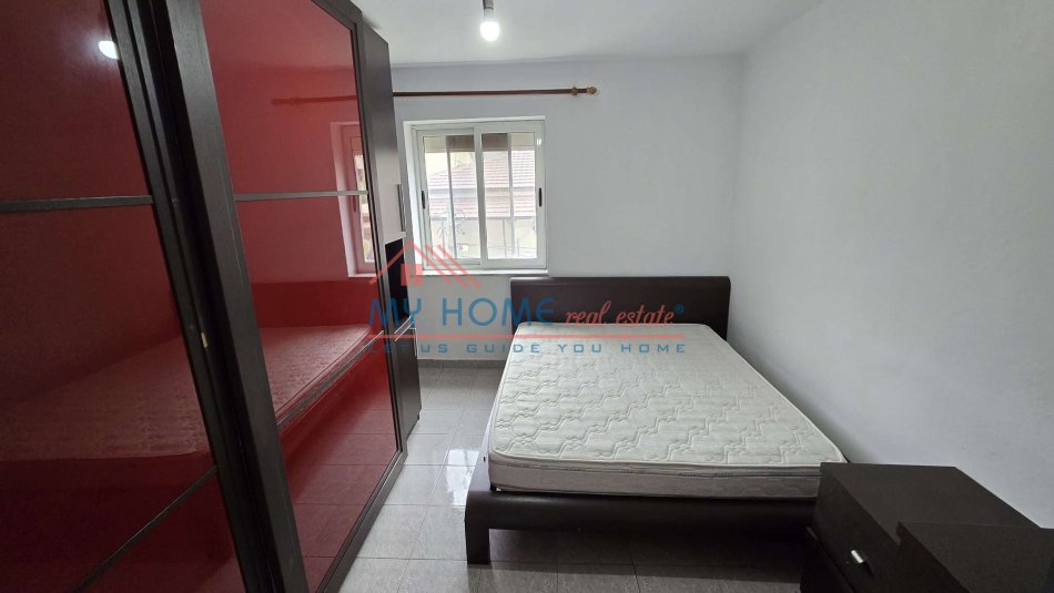 Tirane, shes 1+1+Ballkon Kati 3, 53 m² 83.000 € (Shkolla e Bashkuar)