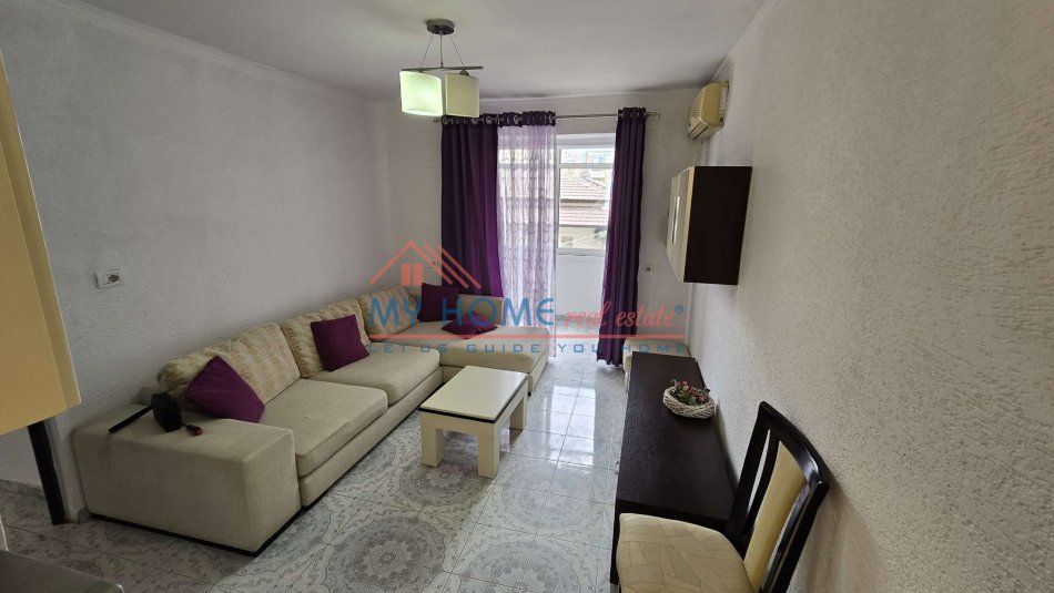 Tirane, shes 1+1+Ballkon Kati 3, 53 m² 83.000 € (Shkolla e Bashkuar)