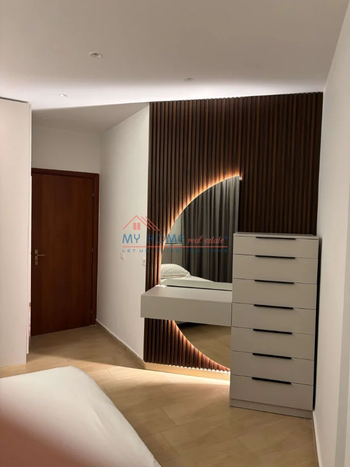 Tirane, jepet me qera apartament 1+1+Ballkon Kati 4, 64 m² 800 € (Kopeshti Botanik)