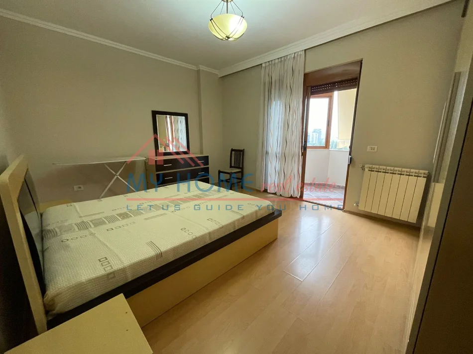 Tirane, jepet me qera apartament 1+1+Ballkon Kati 10, 65 m² 620 € (Shkolla e Baletit)