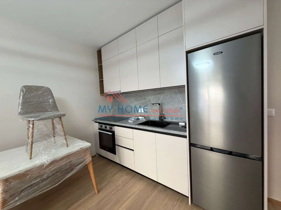 Tirane, jepet me qera apartament 1+1+Ballkon Kati 2, 90 m² 650 € (Rruga Shyqyri Brari)