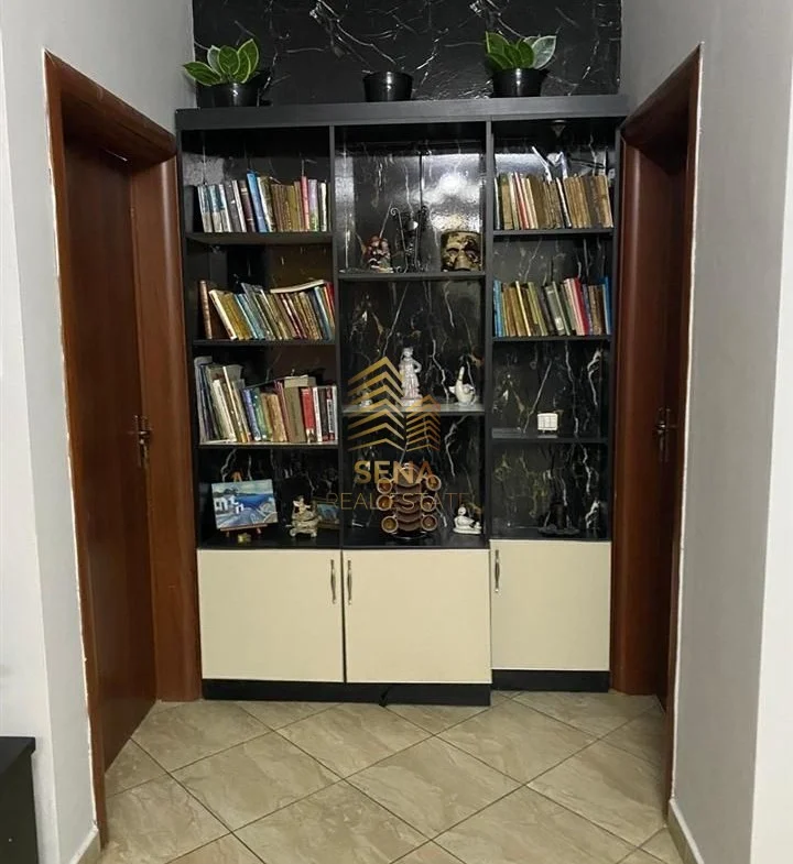 Tirane, shitet apartament 2+1+Ballkon Kati 7, 100 m² 160.000 € (Fresku, Rruga Muhamet Deliu)