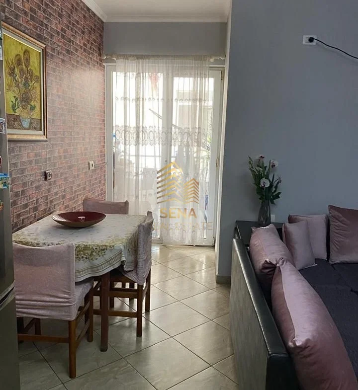 Tirane, shitet apartament 2+1+Ballkon Kati 7, 100 m² 160.000 € (Fresku, Rruga Muhamet Deliu)