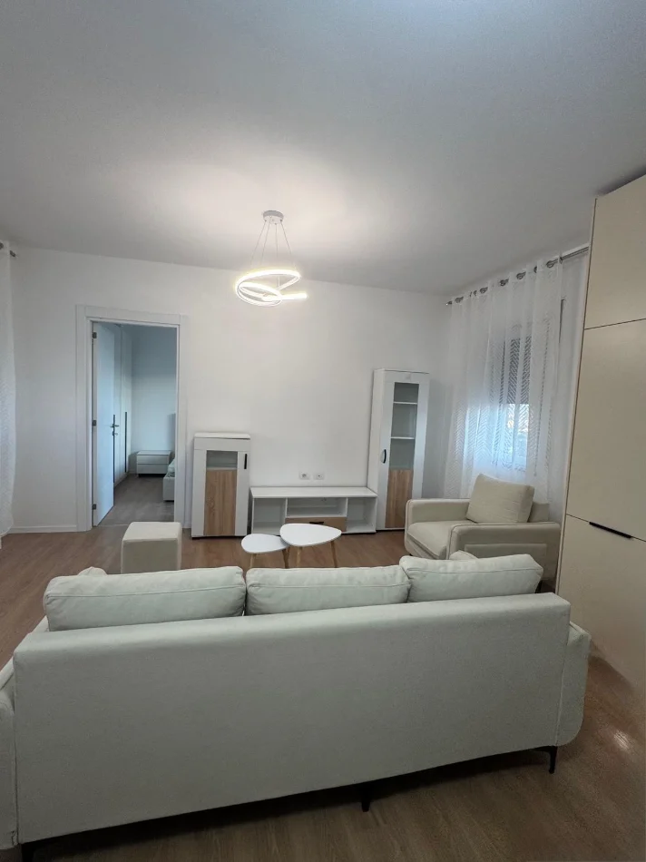 Tirane, jepet me qera apartament 2+1 Kati 7, 95 m² 600 € (Paskuqan)
