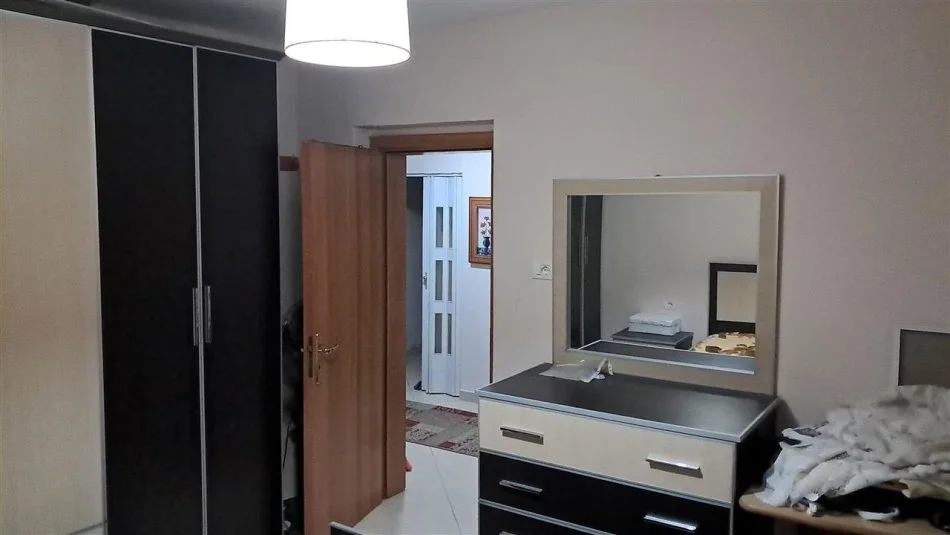 Tirane, jepet me qera apartament 2+1 Kati 6, 85 m² 500 € (Brryl)