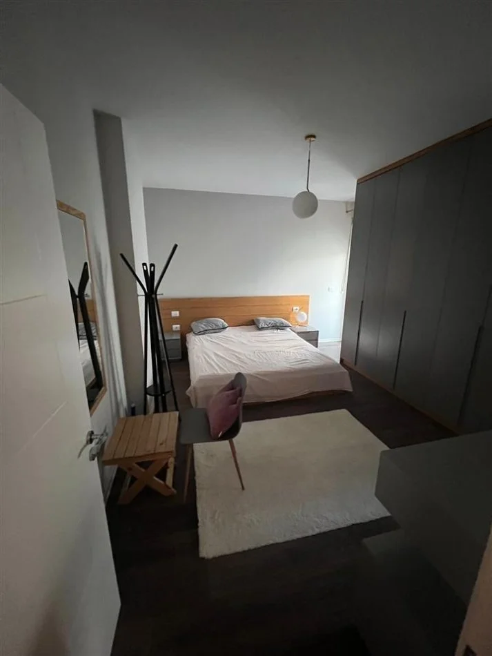 Tirane, jepet me qera apartament 2+1 Kati 4, 100 m² 700 € (Kopshti Zoologjik)