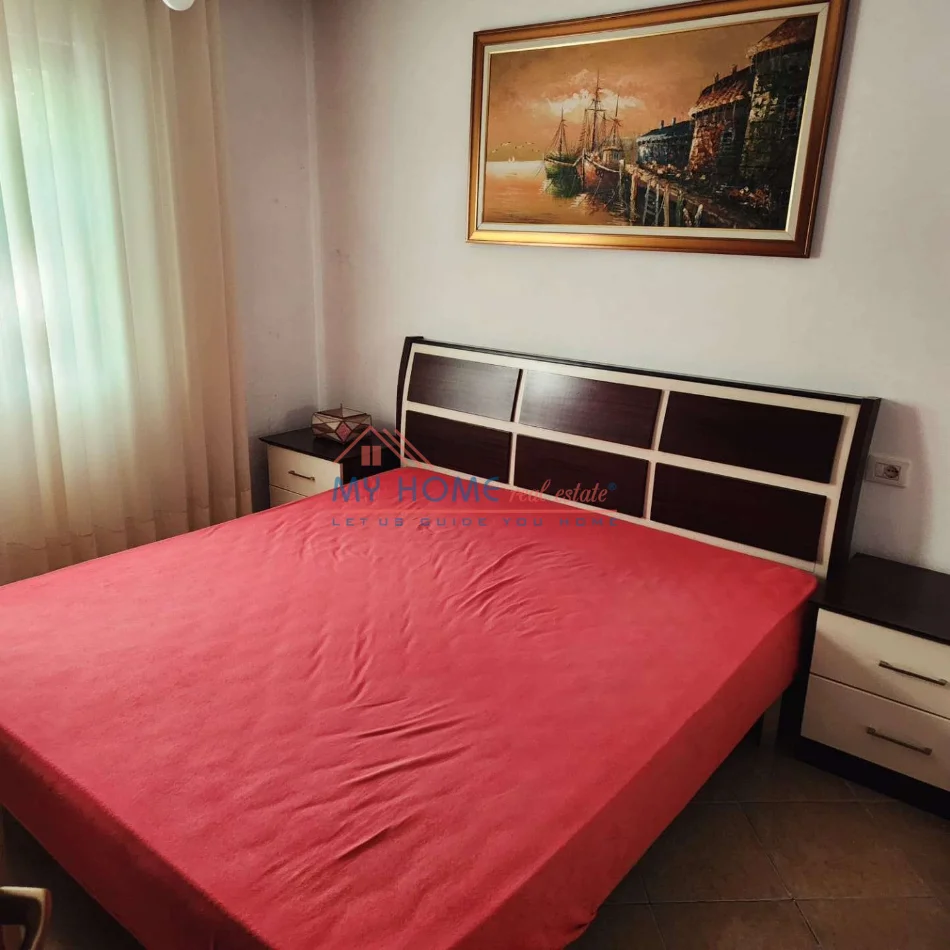 Tirane, jepet me qera shtepi 2+1+Ballkon Kati 1, 120 m² 550 € (Ali Demi)