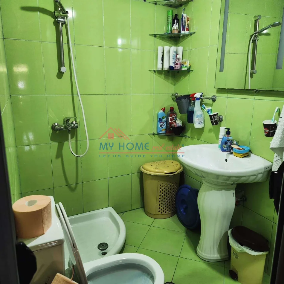 Tirane, jepet me qera shtepi 2+1+Ballkon Kati 1, 120 m² 550 € (Ali Demi)