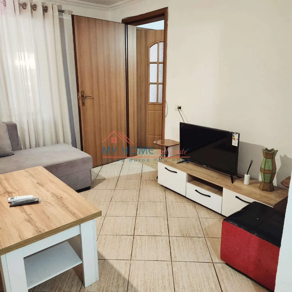 Tirane, jepet me qera shtepi 2+1+Ballkon Kati 1, 120 m² 550 € (Ali Demi)