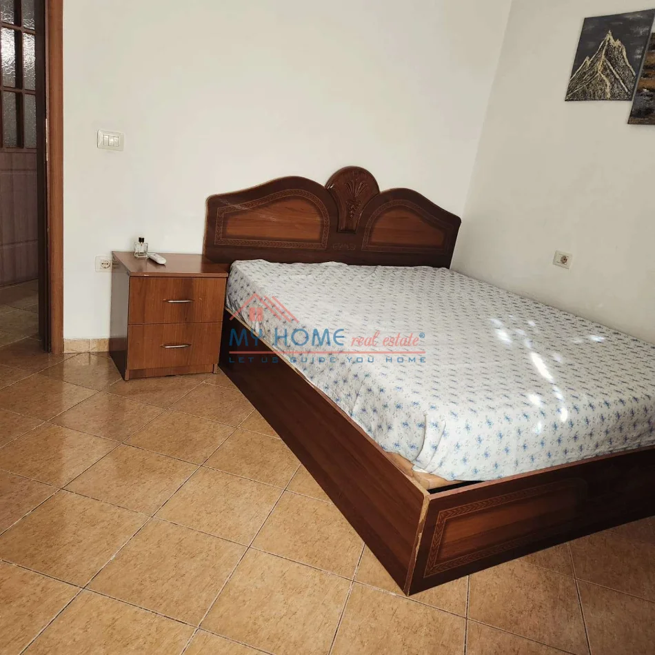 Tirane, jepet me qera shtepi 2+1+Ballkon Kati 1, 120 m² 550 € (Ali Demi)