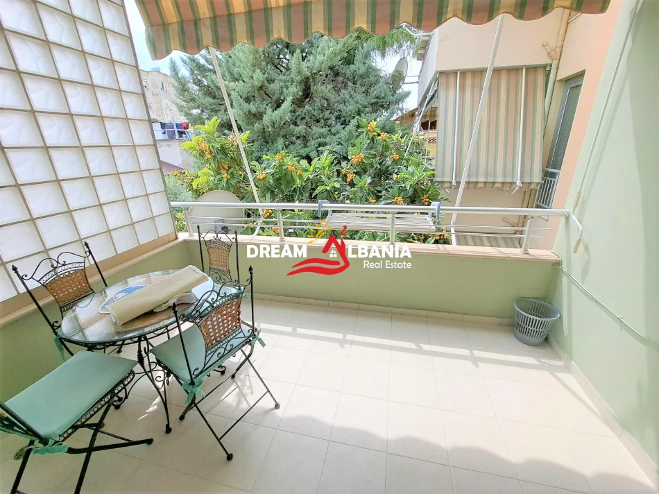 Tirane, jepet me qera apartament 2+1+Ballkon Kati 2, 100 m² 680 € (Rruga Fortuzi)