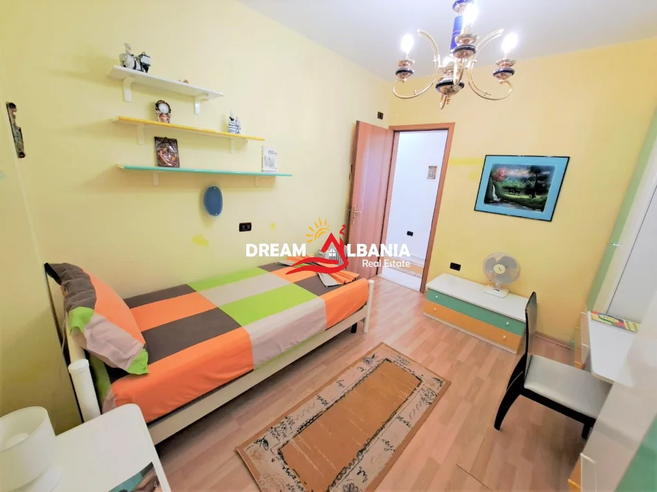 Tirane, jepet me qera apartament 2+1+Ballkon Kati 2, 100 m² 680 € (Rruga Fortuzi)
