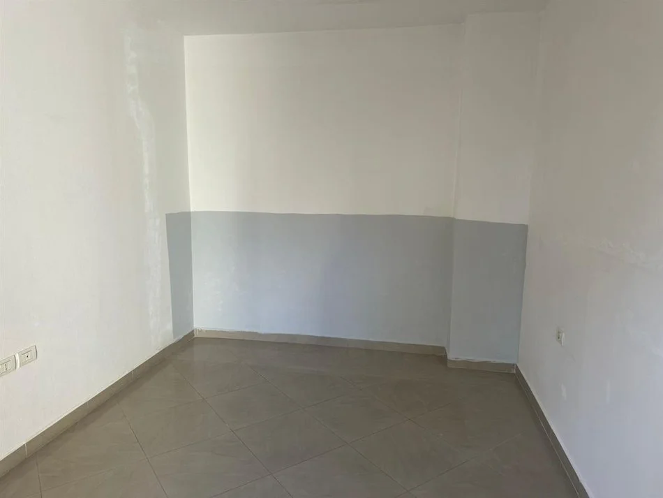 Apartament 2+1 me QERA prane Kompleksit Kontakt